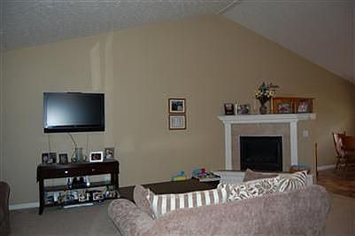 4th image of 4 Timber Dr