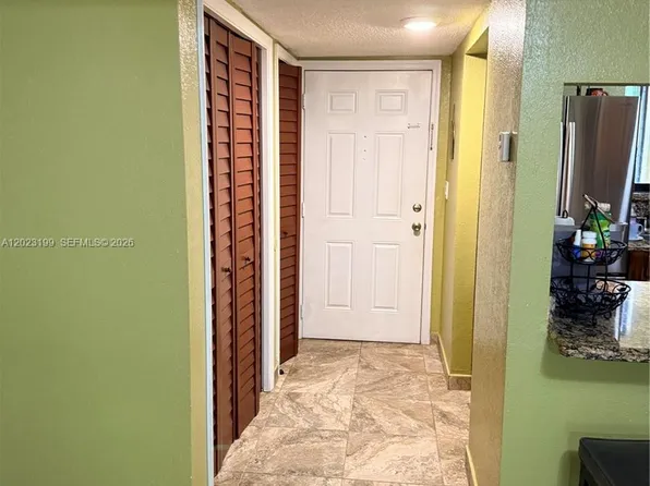 191 Lakeview Dr APT 103, Weston, FL 33326