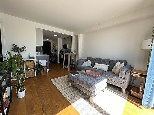 5th image of 322 Menahan St #6C