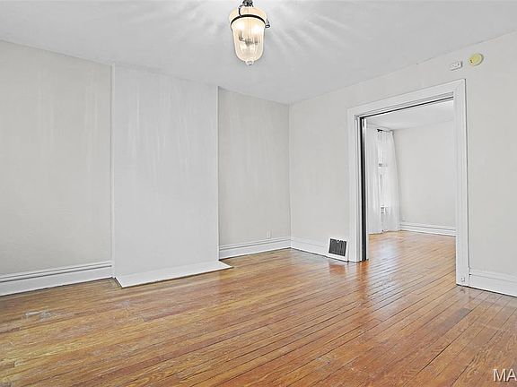 5th image of 4246 Botanical Ave