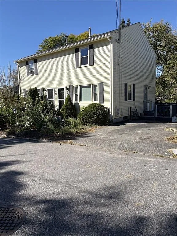 2 bed, 1.0 bath, 936 sqft, $2,050 — Photo 2