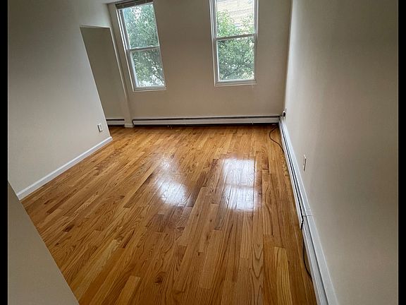 4th image of 5401 Palisades Ave #15