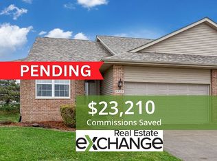5321 Red Fox Rd, Bettendorf, IA 52722
