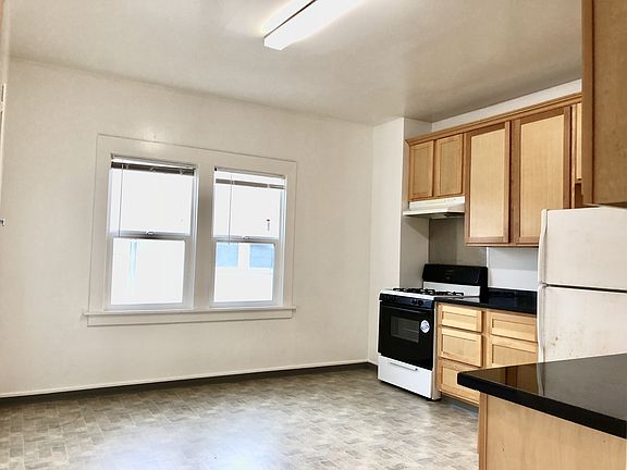 3rd image of 1055B Grand Ave