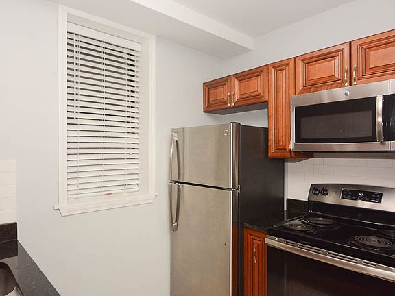 2nd image of 3631 W Dickens Ave