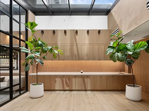 200 East 21st Street image 16 of 18