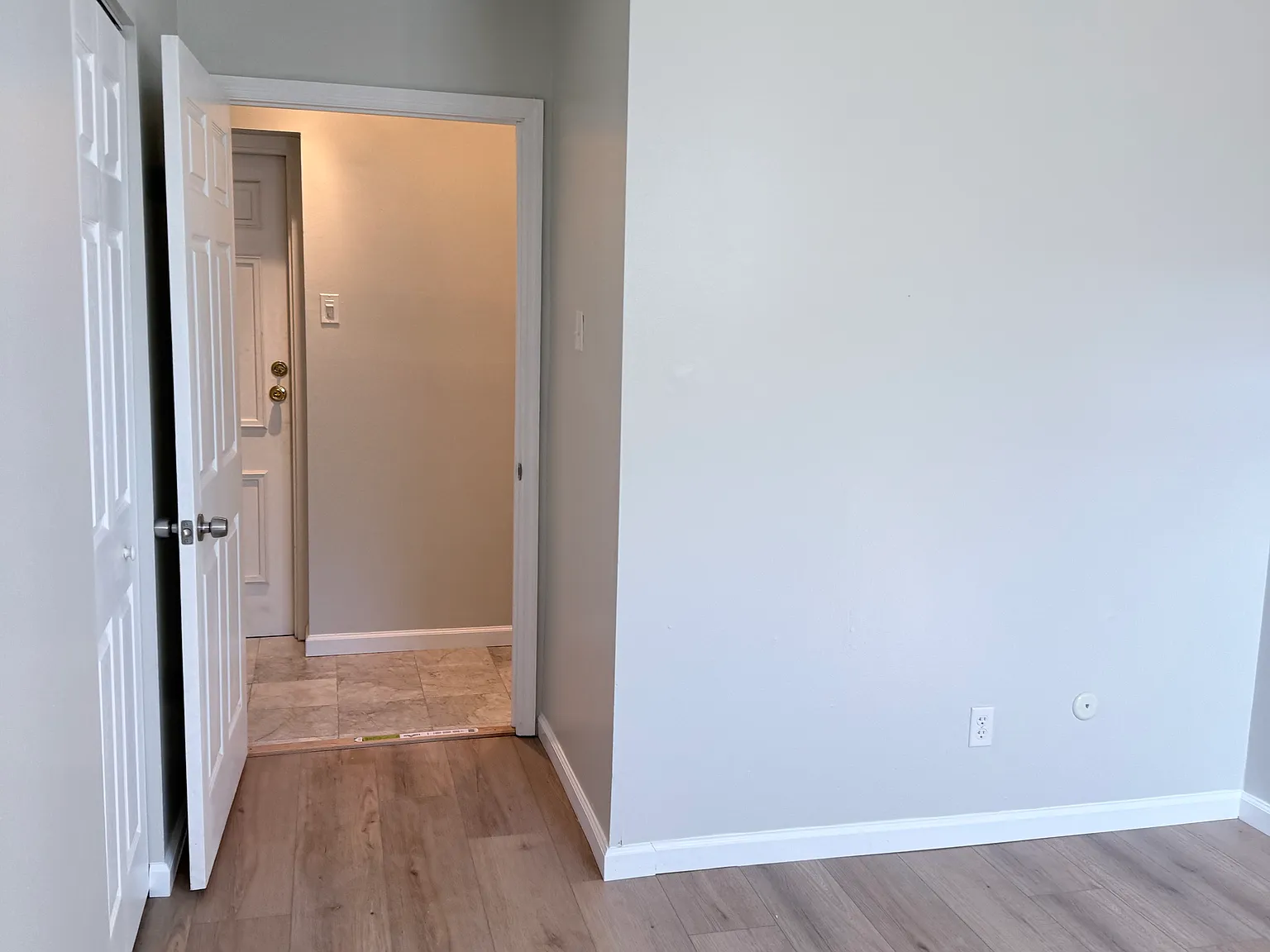 2 bed, 826 sqft, $1,200 — Photo 3