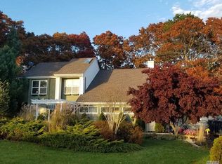 7 Christine Ln, Yaphank, NY 11980