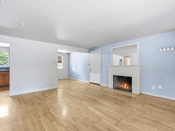 5th image of 215 NE 167th Pl
