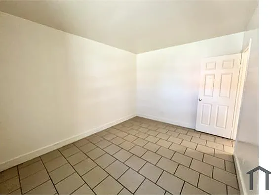 21 College Ct — Photo 6