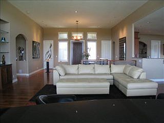 2nd image of 901 N 190th St