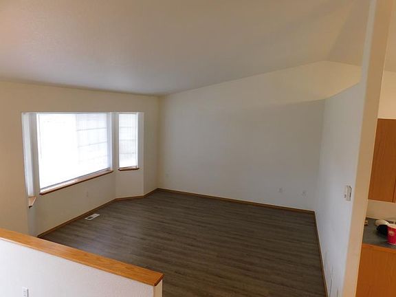 4th image of 1056 S Settlers Cir