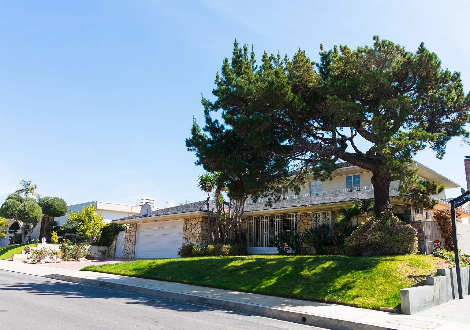 Los Feliz/Hollywood Hills Amazing 6 Bed/4 Bath/Pool Luxury Home For Lease! — Photo 2