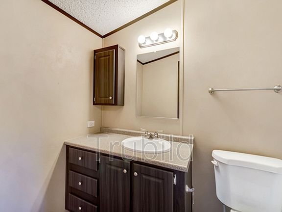3rd image of 106 Carol Ln