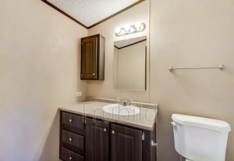 106 Carol Ln — Photo 3