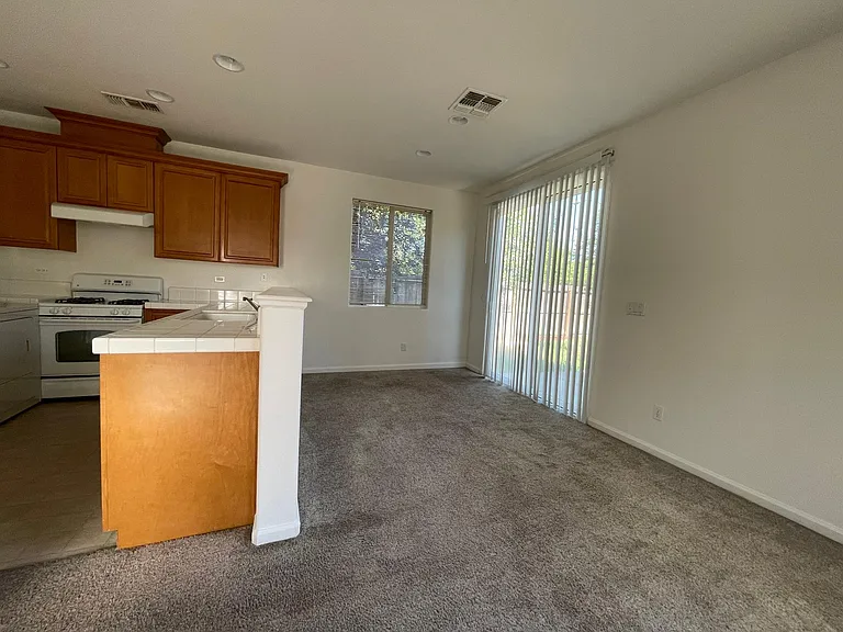 506 Barclay Way — Photo 6