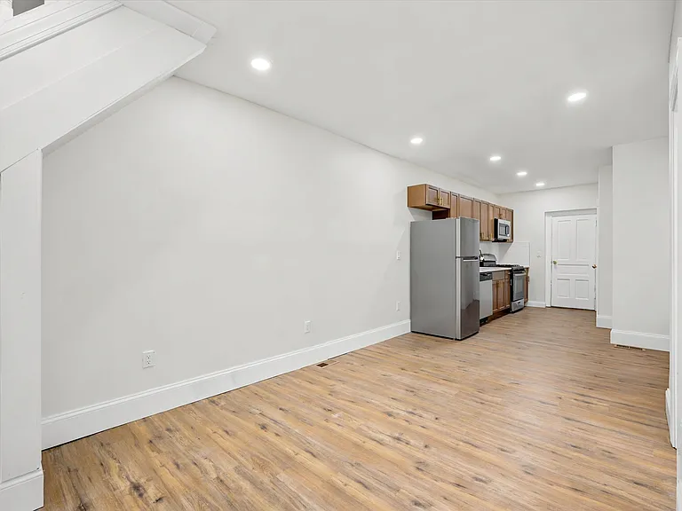 235 N Creighton St — Photo 21