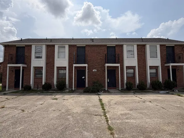 1767 Port Dr, Baton Rouge, LA 70820