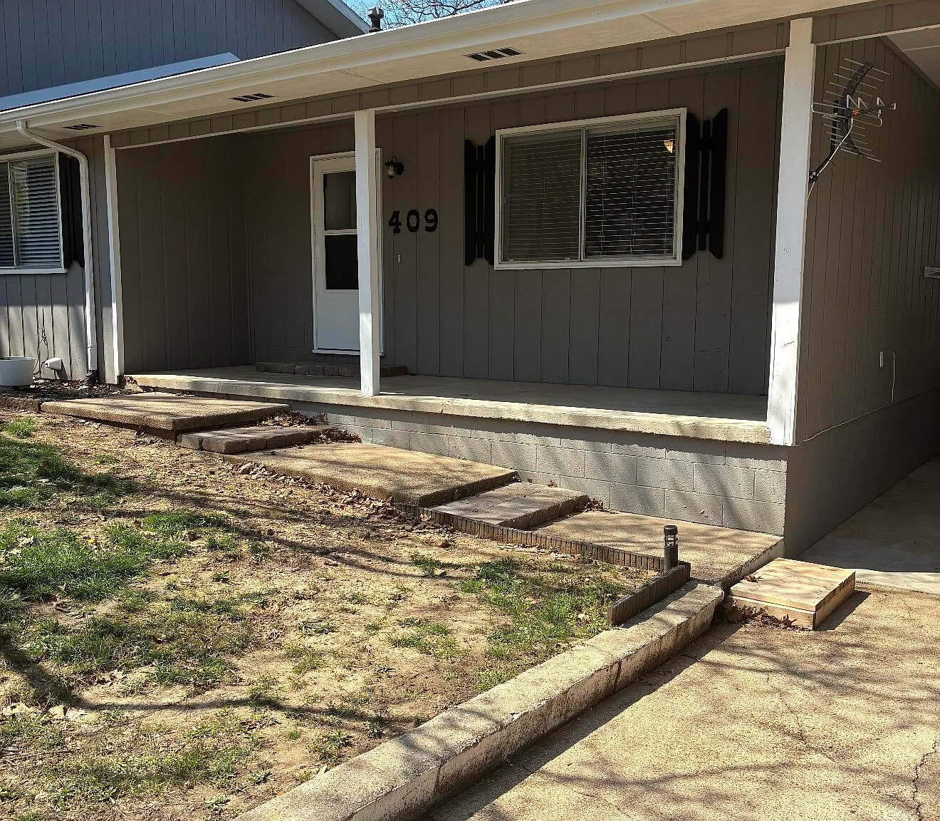 Studio, 1006 sqft, $1,100 — Photo 2