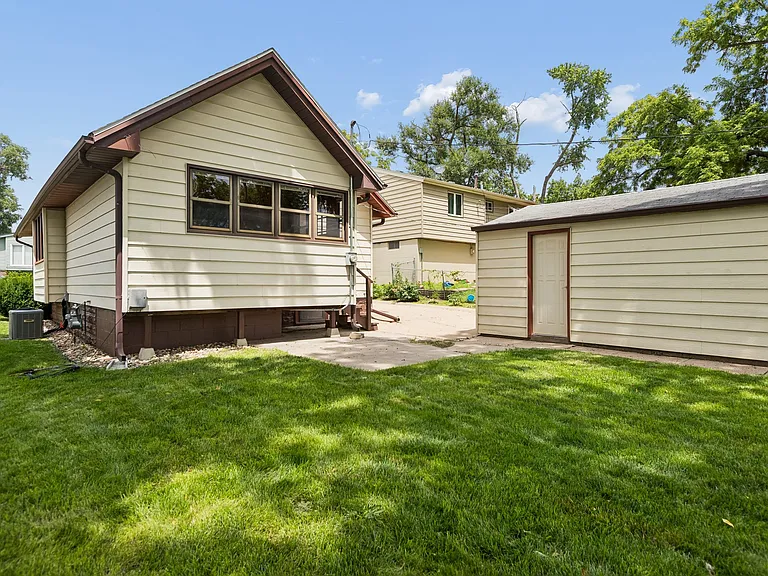 7911 Maywood St — Photo 34