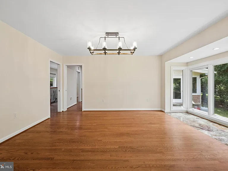 7016 Hopewood St — Photo 17