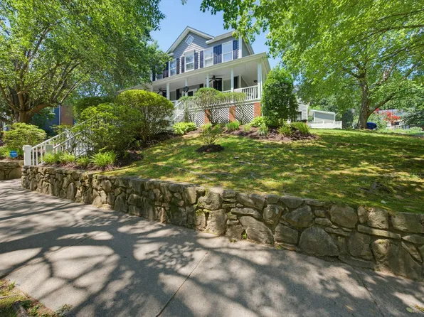 102 Parkside Cir, Chapel Hill, NC 27516