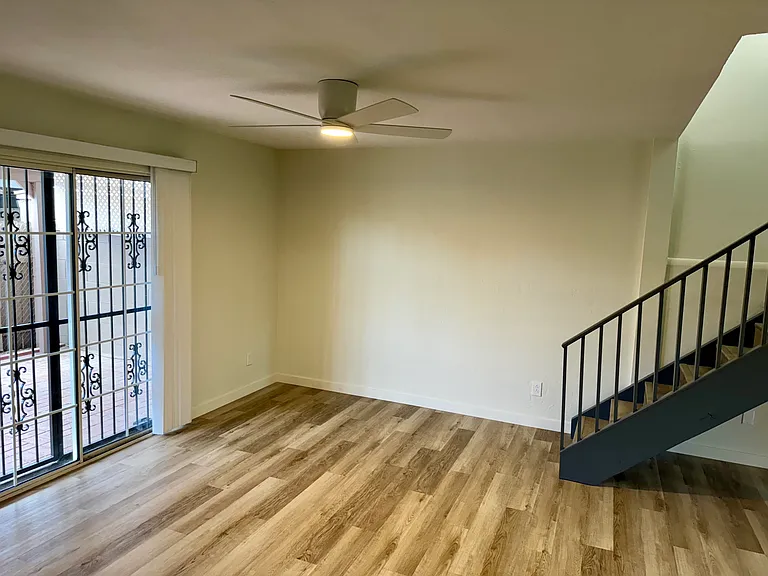 2810 E Clarendon Ave — Photo 7