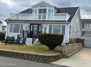 238 Shoreland Cir, Laurence Harbor, NJ 08879