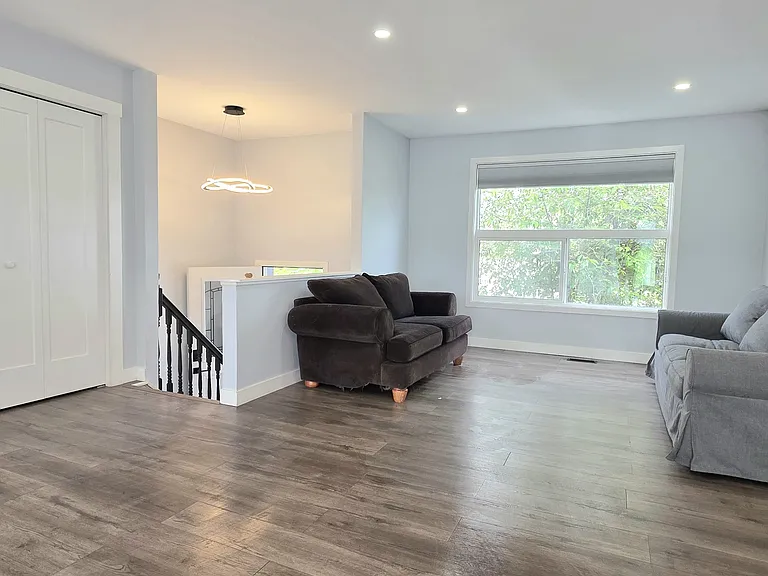 76 E Rundle Pl SW — Photo 3