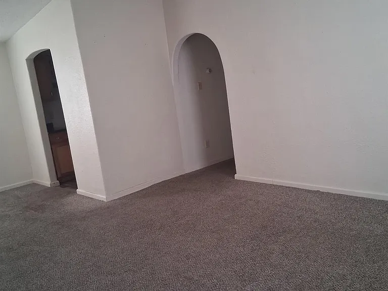 838 Mansfield St — Photo 2