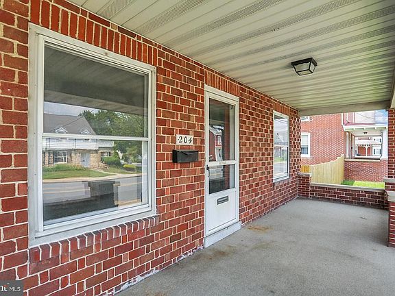 3rd image of 204 E Noble Ave