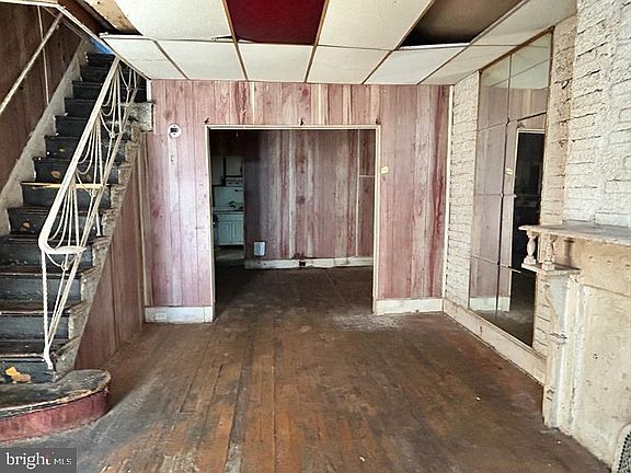 5th image of 2336 N Beechwood St