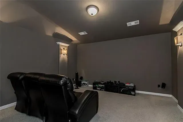14613 Roselawn Ln — Photo 16