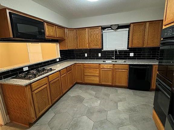 4th image of 303 Avenue C