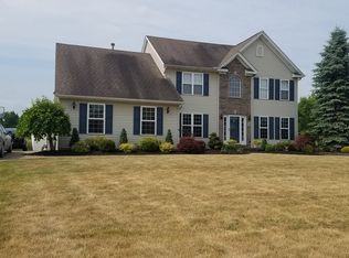 58 Ferndale Dr, Orchard Park, NY 14127