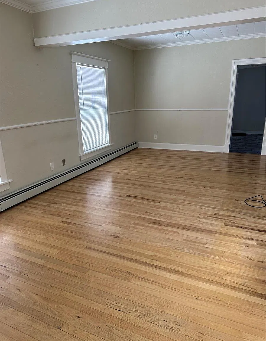 4 bed, 2.0 bath, 2496 sqft, $2,500 — Photo 3