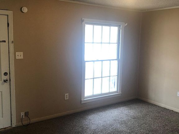 2nd image of 1541 Barrow St