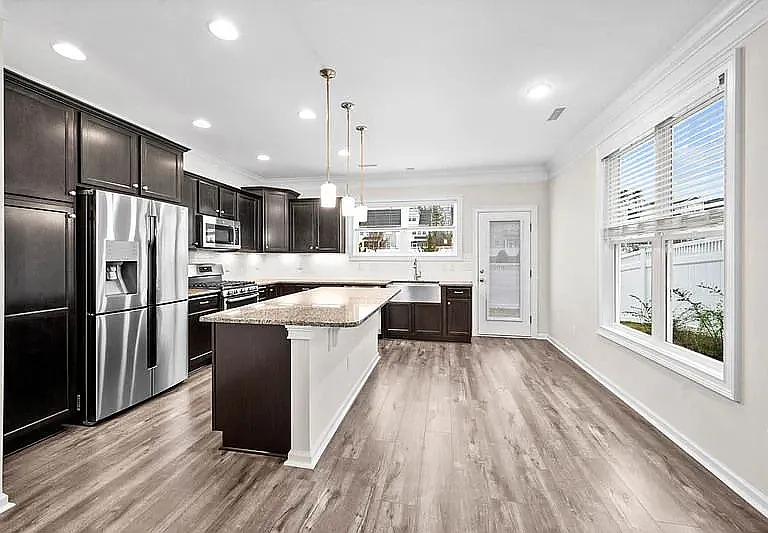 1184 Brown Velvet Ln — Photo 3