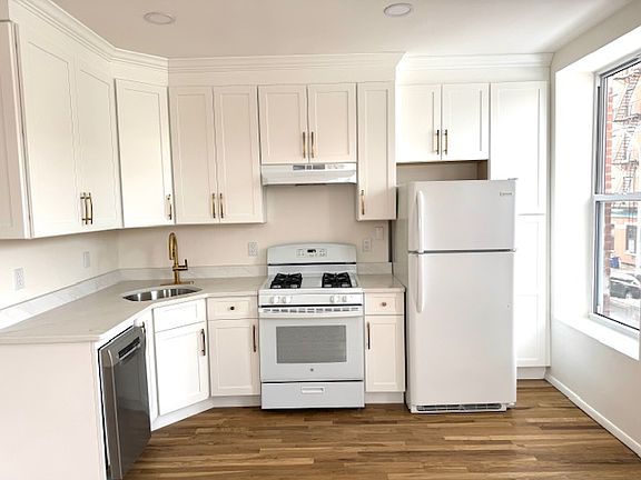2nd image of 287 Columbia St APT 2