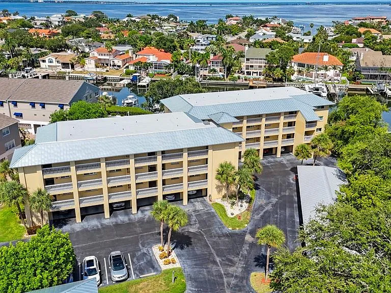 1125 Pinellas Bayway S #305 — Photo 36