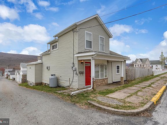 2nd image of 118 E Broad St