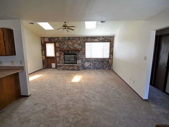 3rd image of 1400 Scenic Dr