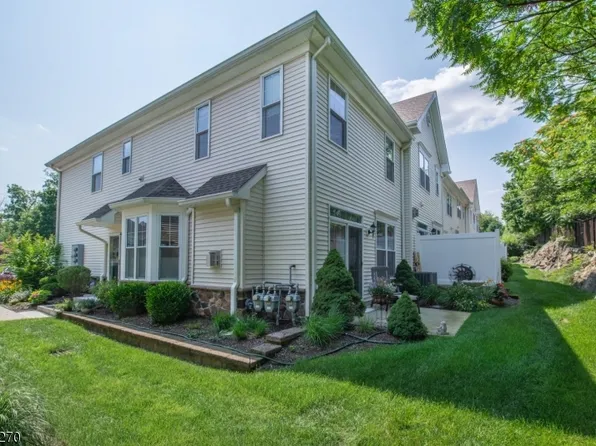 26 Parkside Dr, Wanaque Boro, NJ 07420