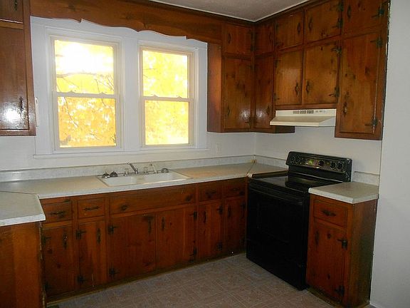 3rd image of 4601 Maverick Ave