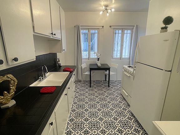 2nd image of 7948 Blackburn Ave APT 4