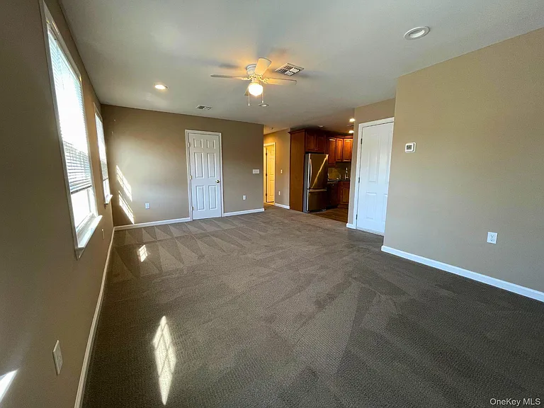 10 Colonial Ave #C — Photo 4