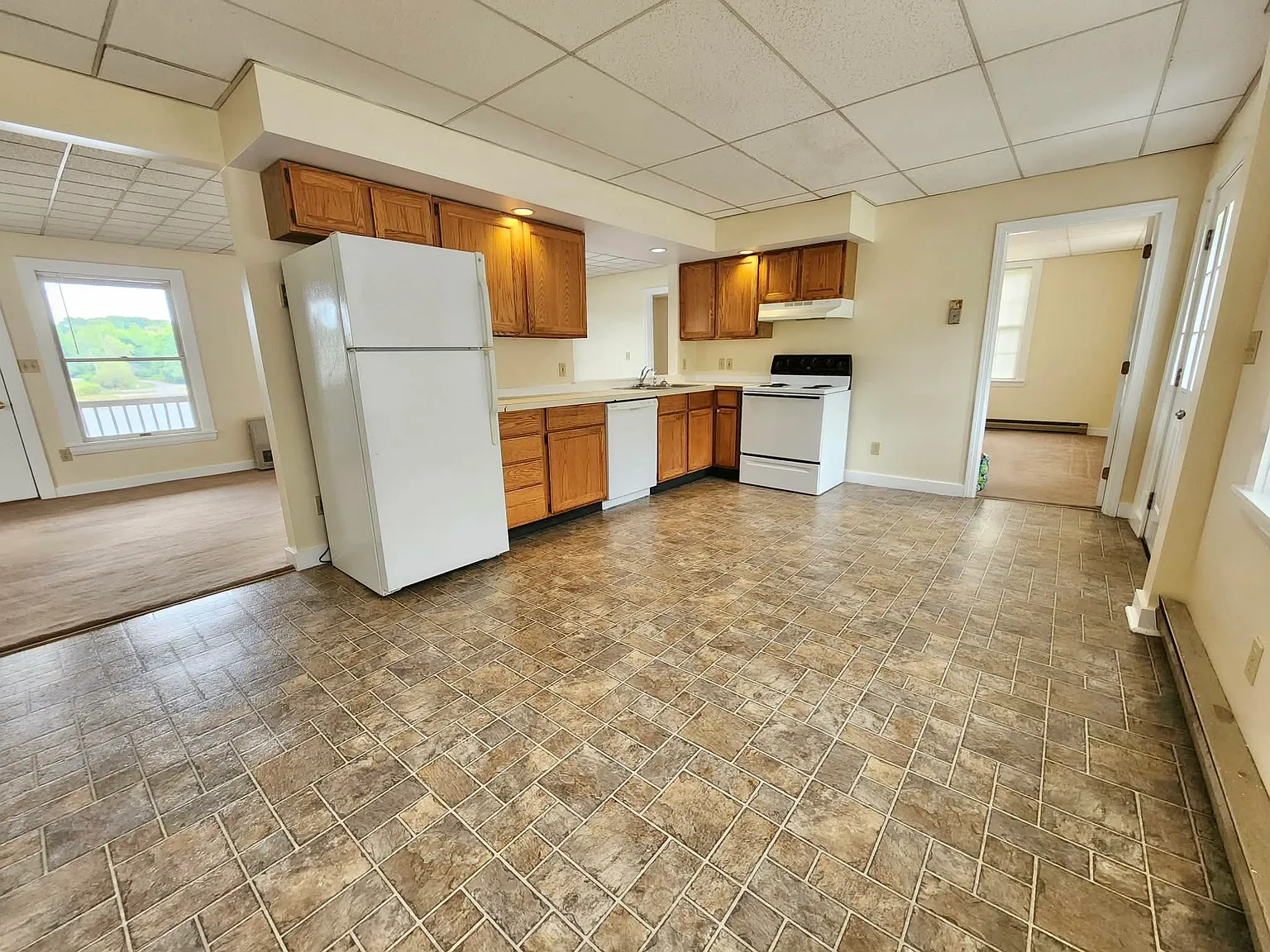2 bed, 936 sqft, $1,400 — Photo 3