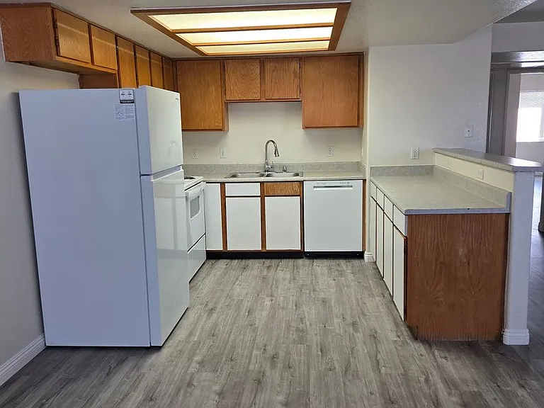6553 McRae Ave — Photo 9