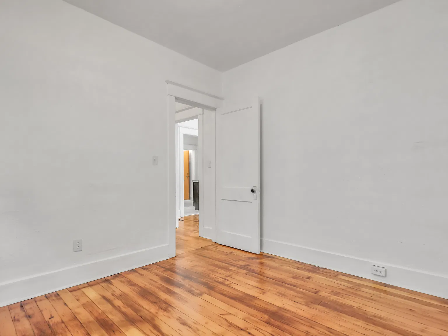 2 bed, 888 sqft, $1,400 — Photo 3