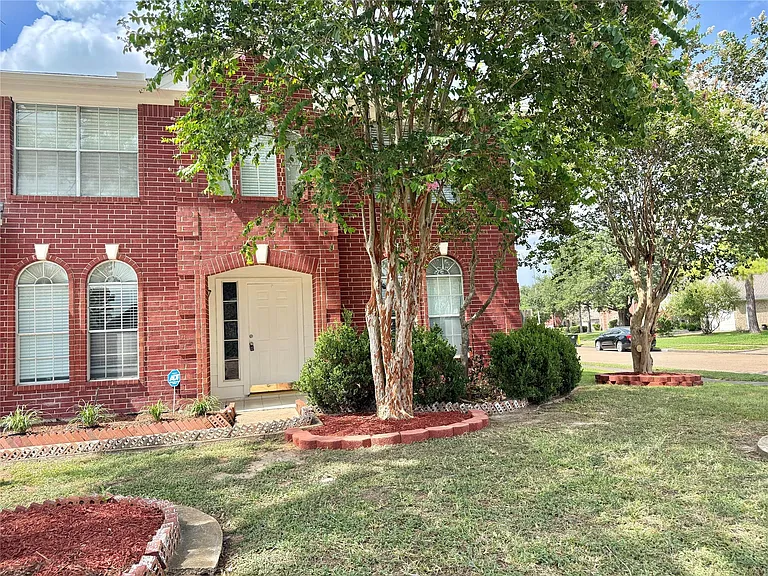 14802 Bellflora Ct — Photo 2